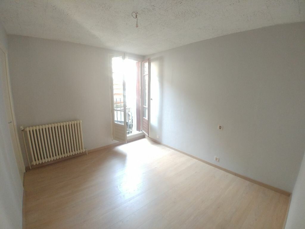 Appartement à louer 1 m2 à Marcillac-Vallon vignette-2