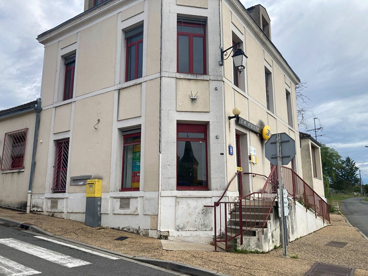 Immeuble à vendre 4 315m2 à Saint-Pierre-de-Chignac vignette-3