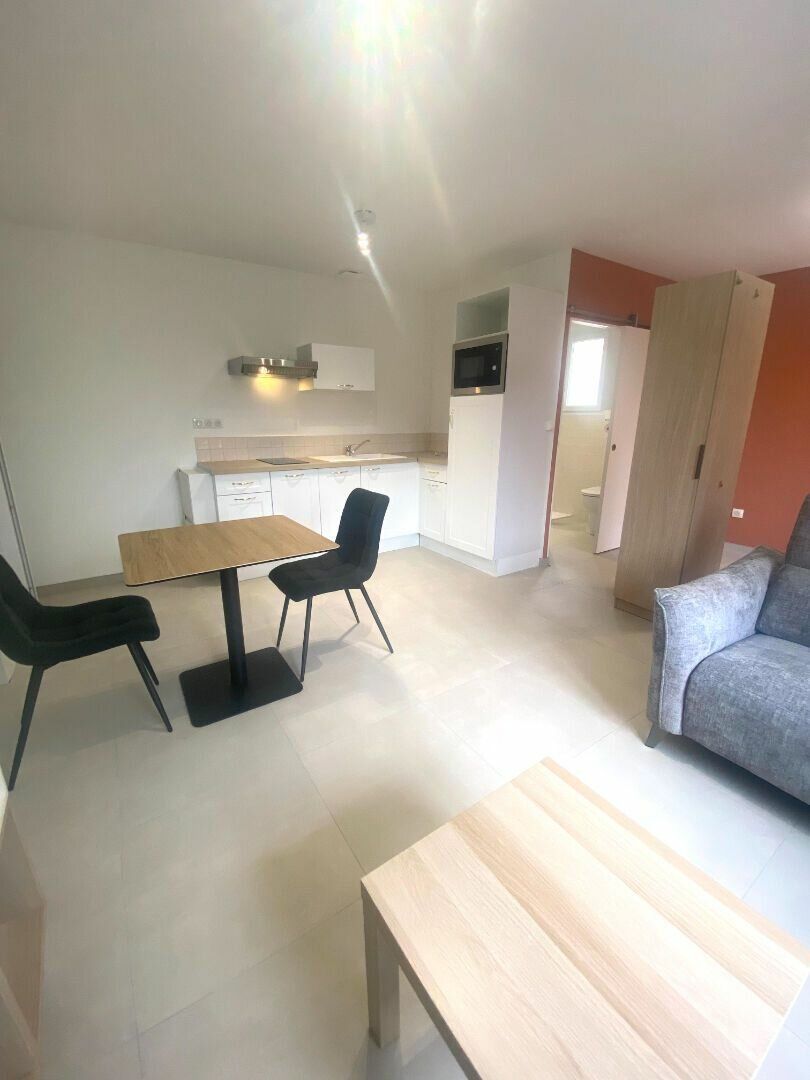 Appartement à louer 1 m2 à Loriol-sur-Drôme vignette-1
