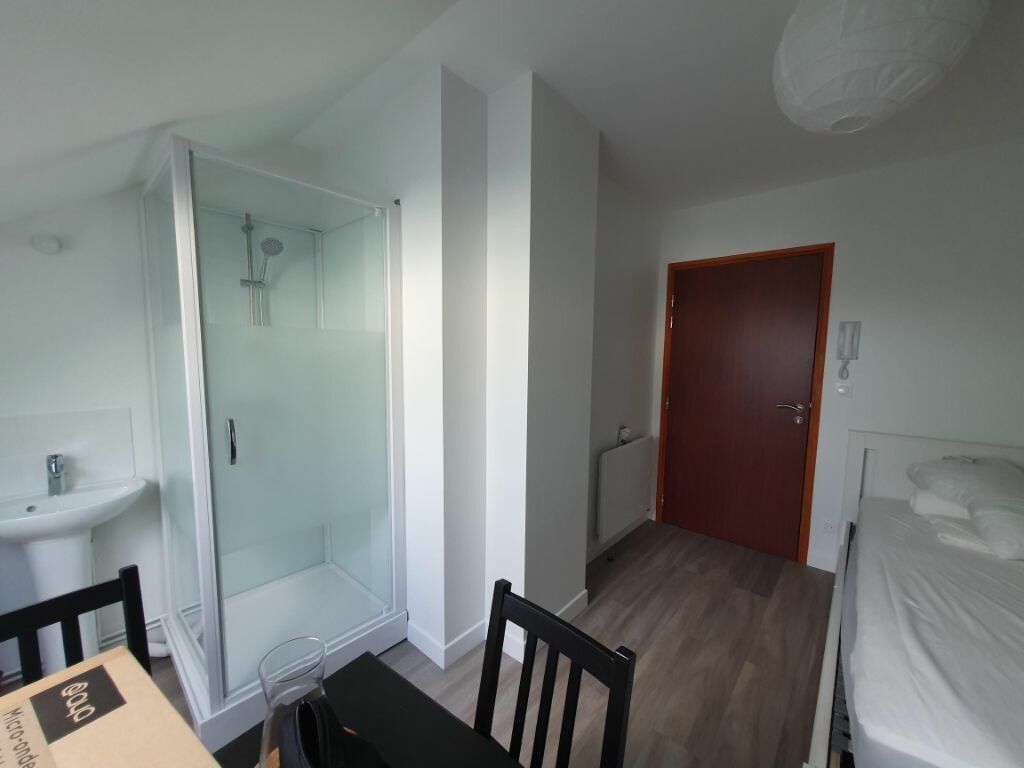 Appartement à louer 1 m2 à Saint-Cyr-sur-Loire vignette-3