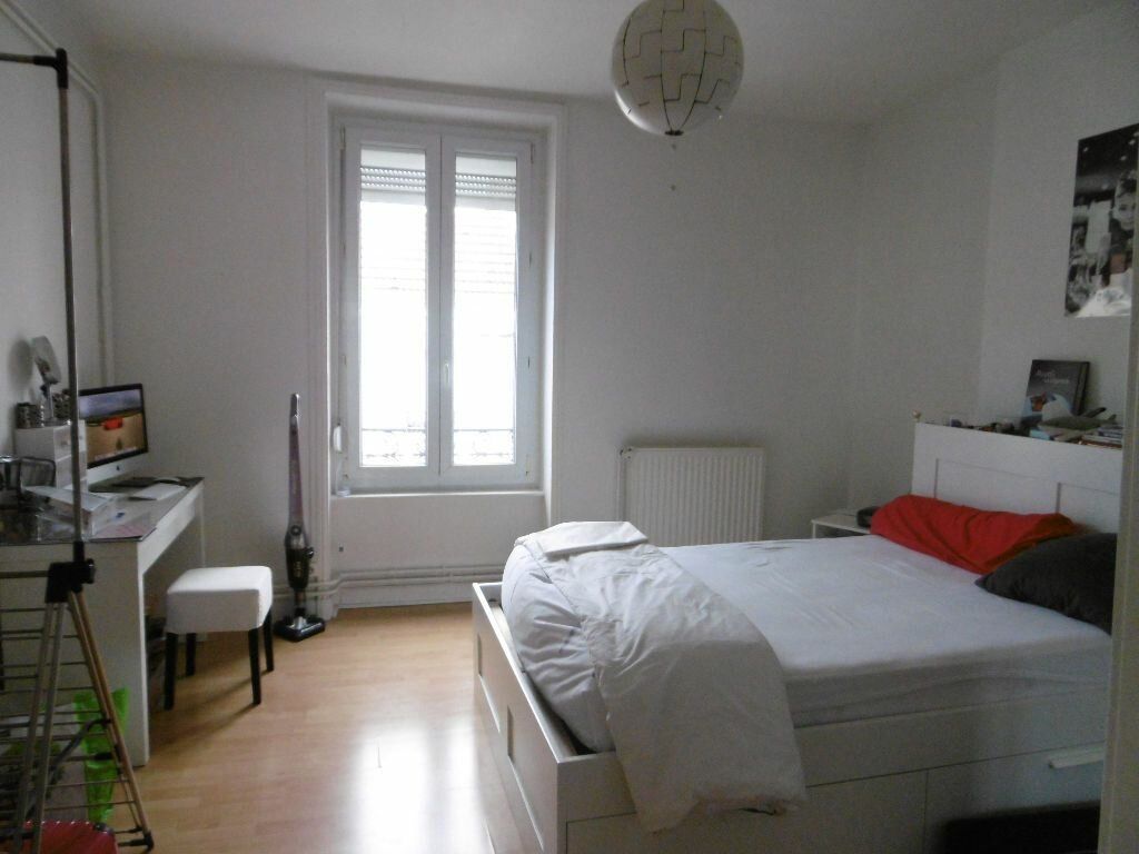 Appartement à louer 2 m2 à Reims vignette-4