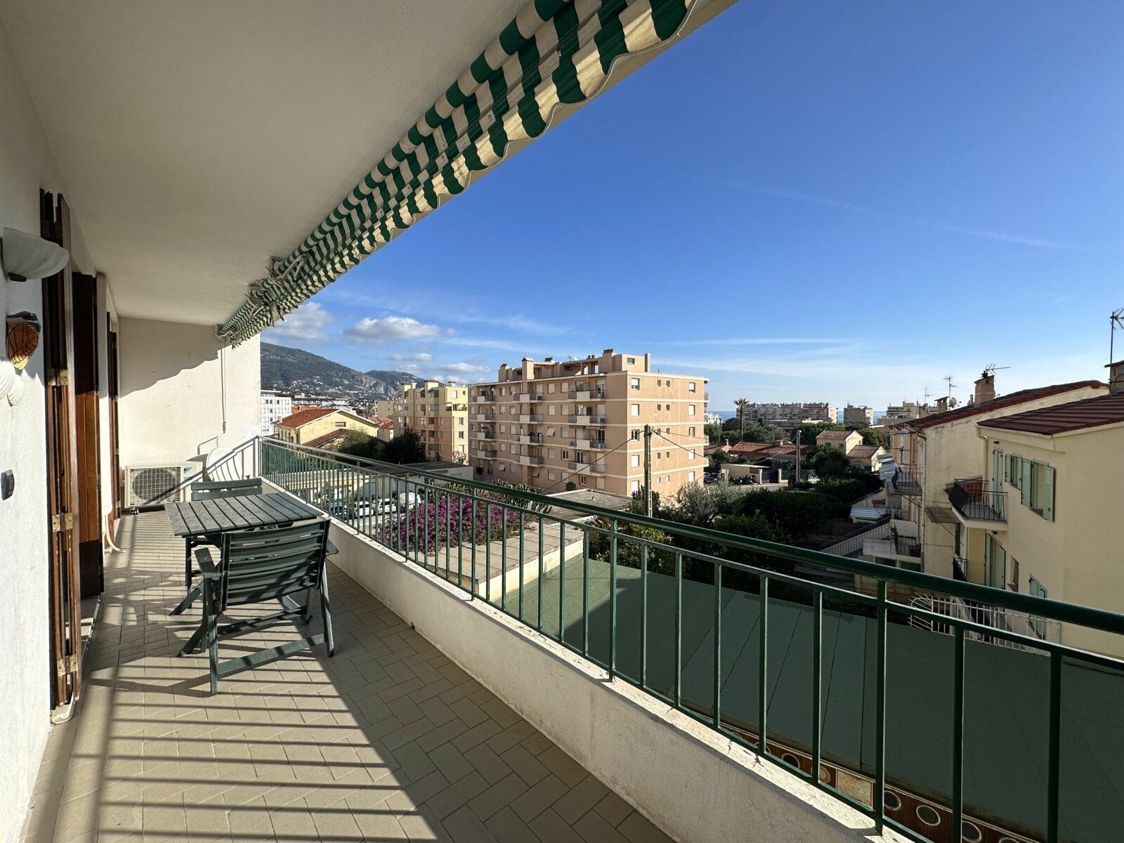 Appartement à vendre 2 46.62m2 à Roquebrune-Cap-Martin vignette-3