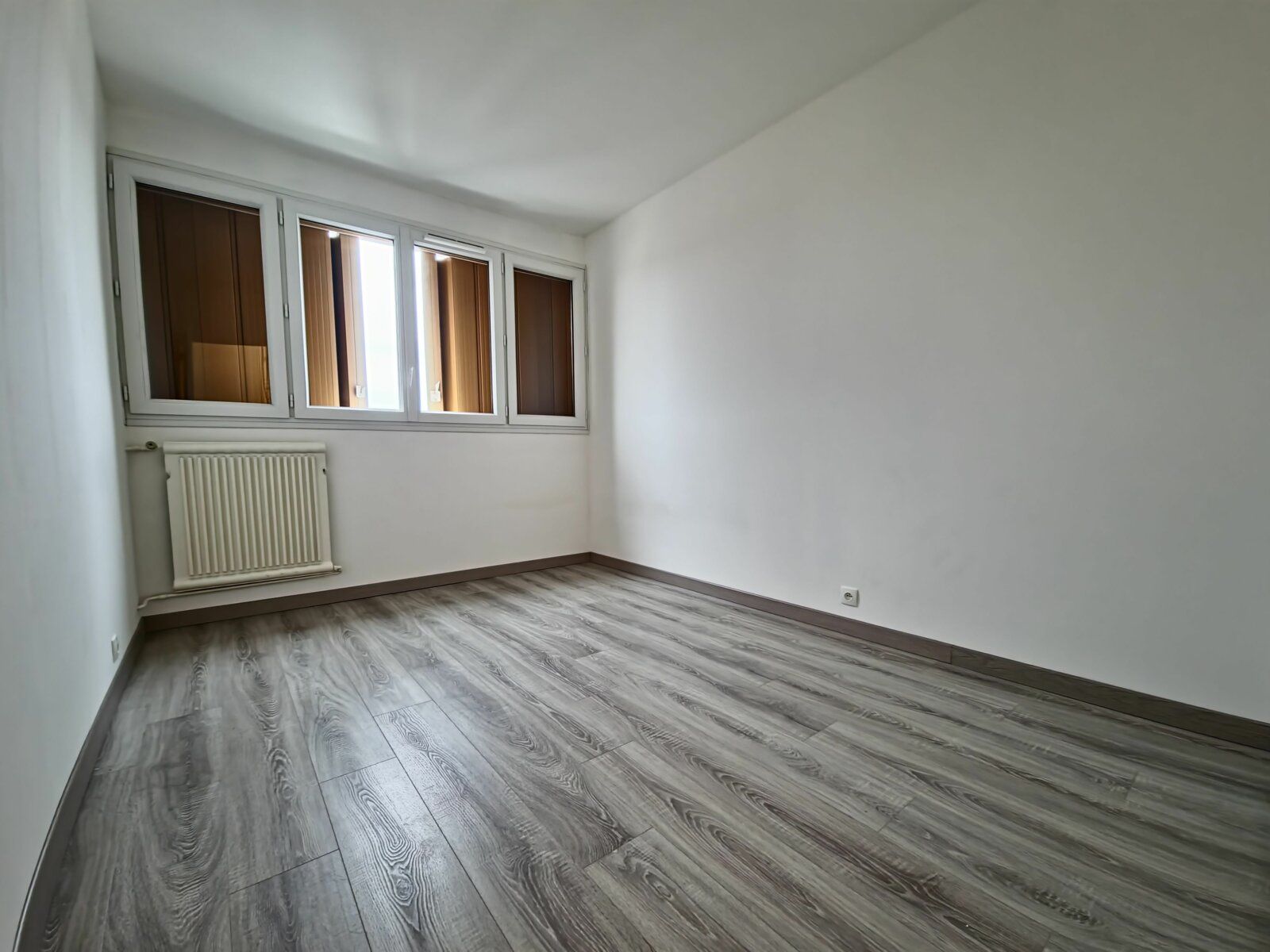 Appartement à vendre 4 67m2 à Neuilly-sur-Marne vignette-6