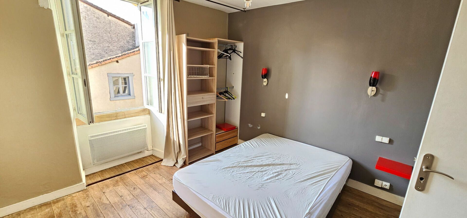 Appartement à louer 2 m2 à Montmorillon vignette-3