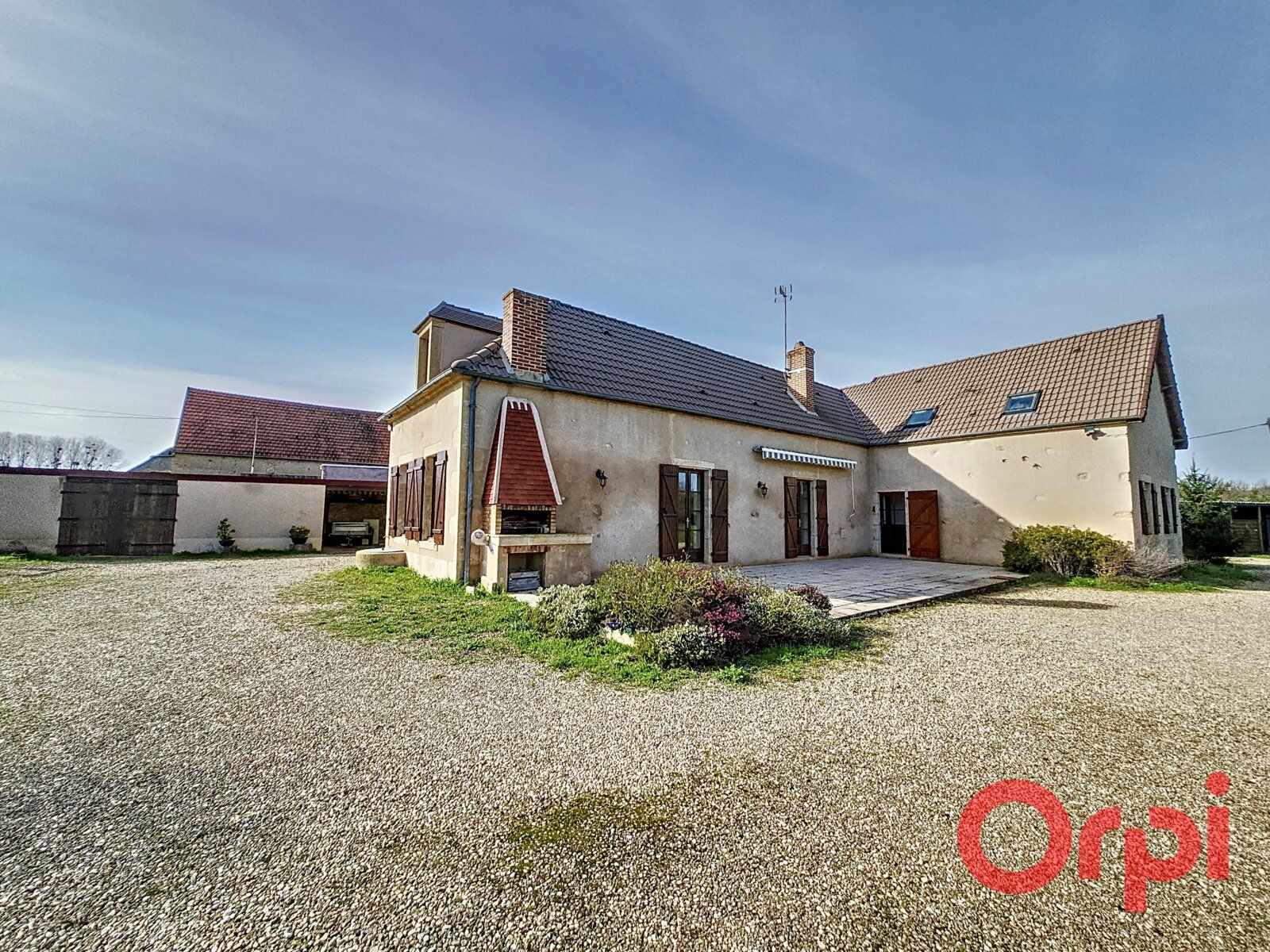 Maison à vendre 5 199m2 à Saint-Amand-Montrond vignette-3