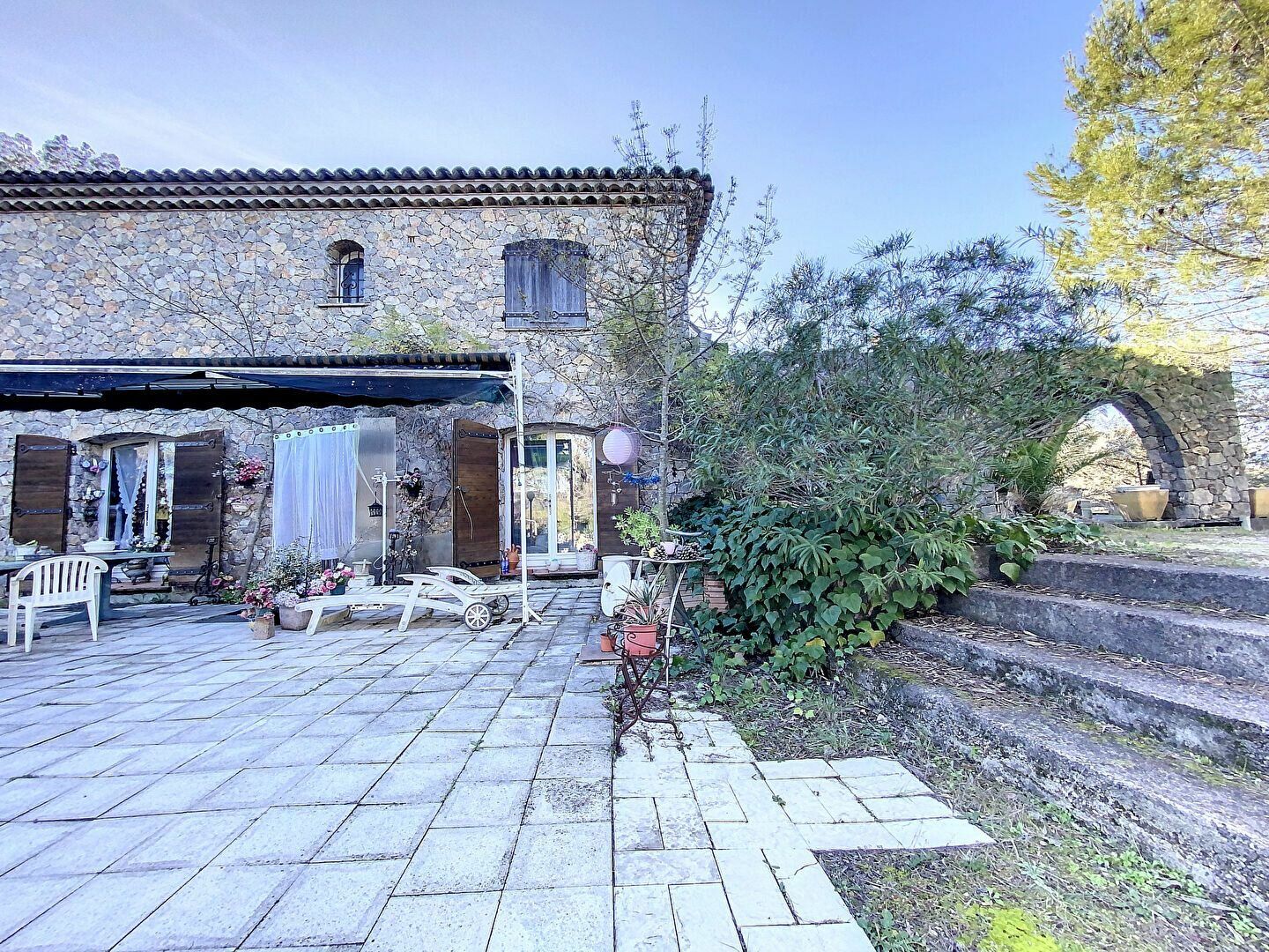 Maison à vendre 8 237m2 à Roquebrune-sur-Argens vignette-2