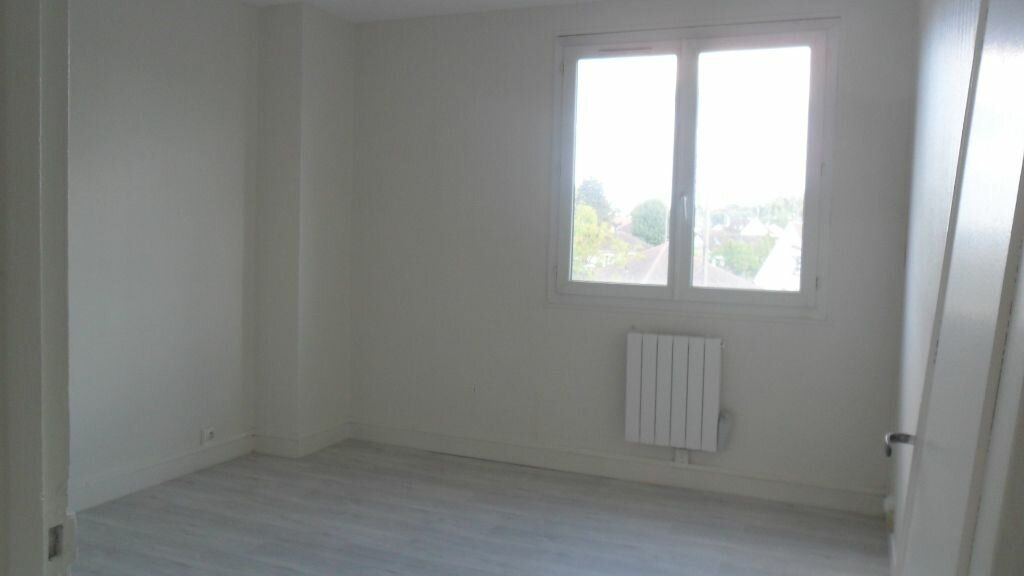 Appartement à louer 4 m2 à Compiègne vignette-3