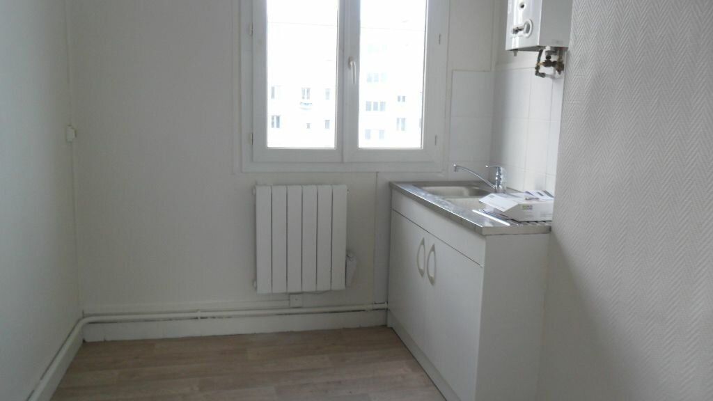 Appartement à louer 4 m2 à Compiègne vignette-2