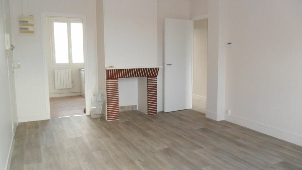 Appartement à louer 4 m2 à Compiègne vignette-1
