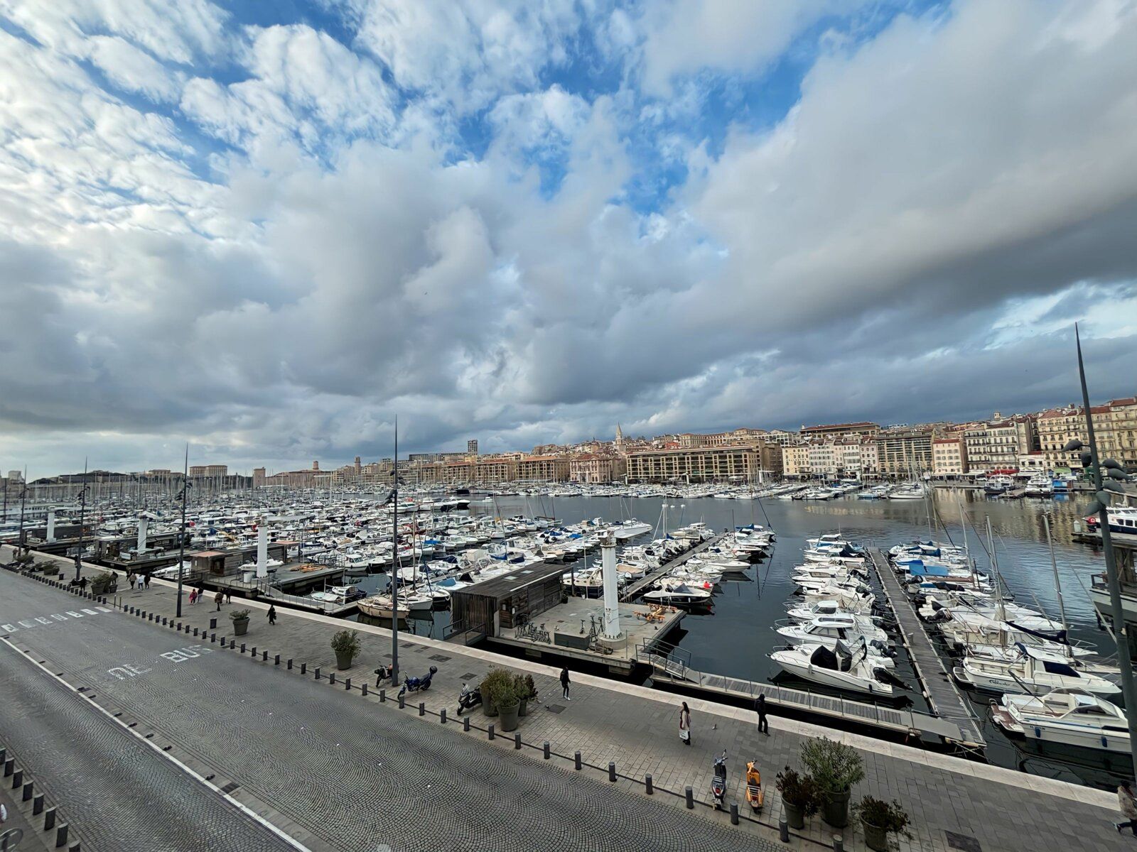 Appartement à vendre 6 202.96m2 à Marseille 1 vignette-1