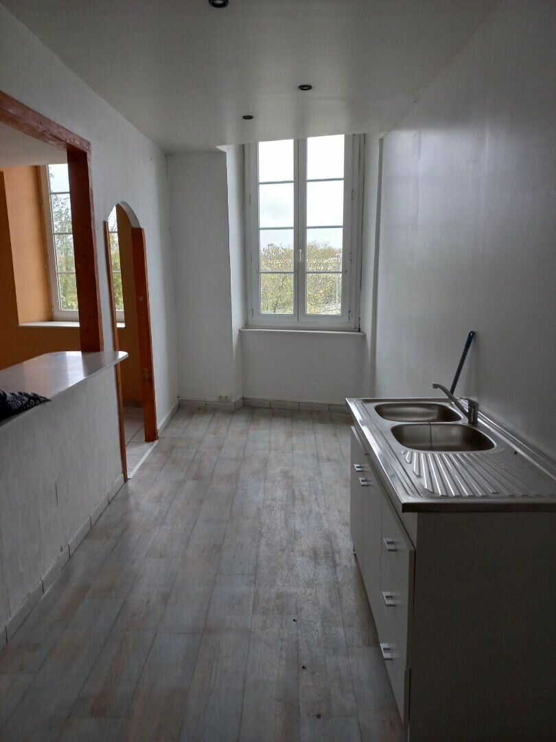 Appartement à vendre 3 m2 à Oloron-Sainte-Marie vignette-3