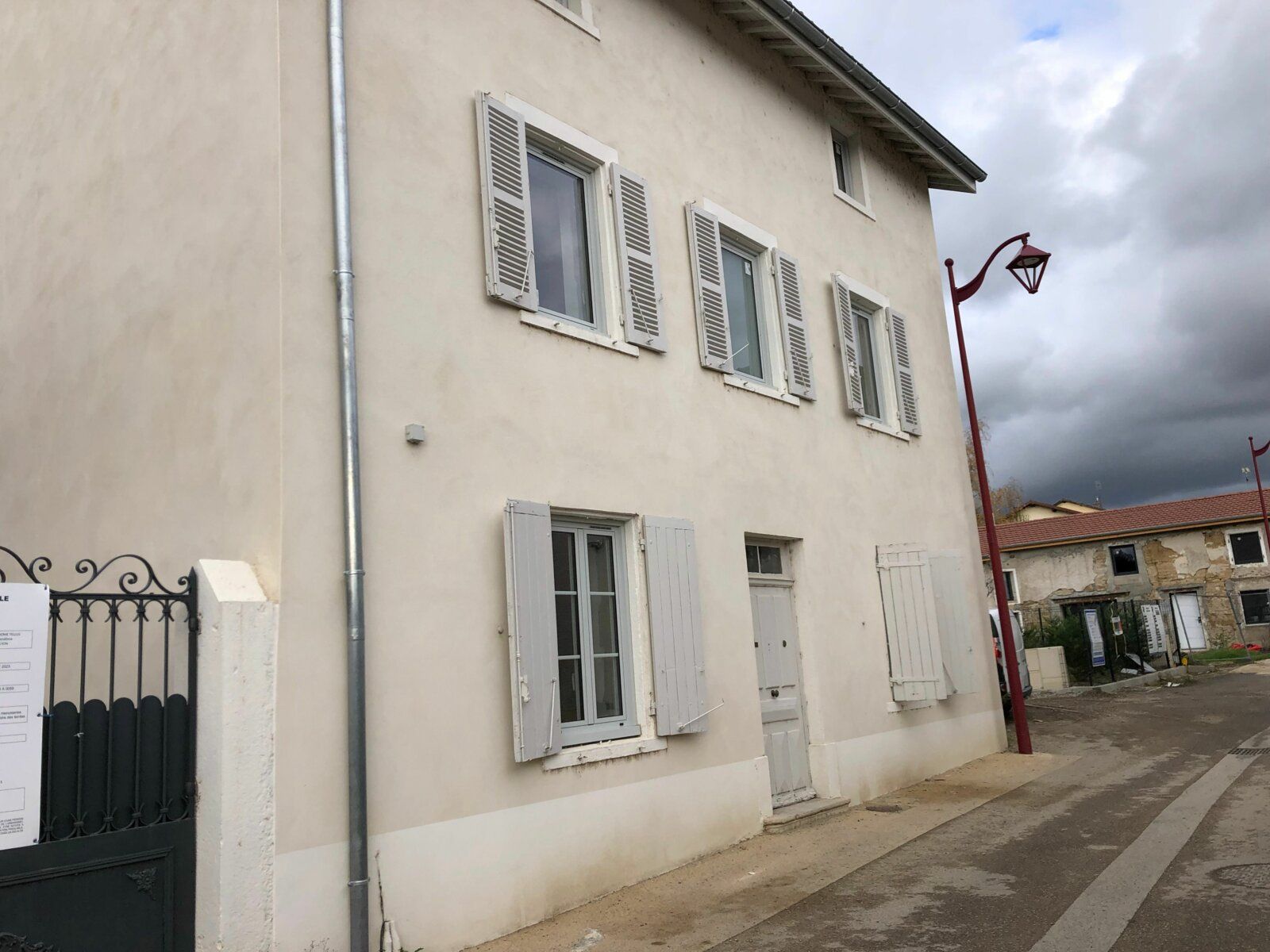 Maison à vendre 5 146m2 à Saint-Maurice-de-Beynost vignette-1