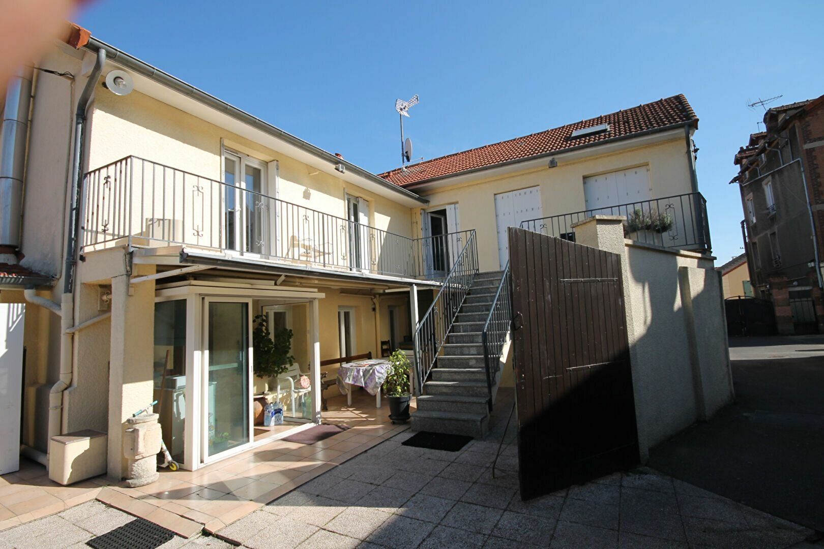 Maison à vendre 5 238m2 à Garges-lès-Gonesse vignette-1