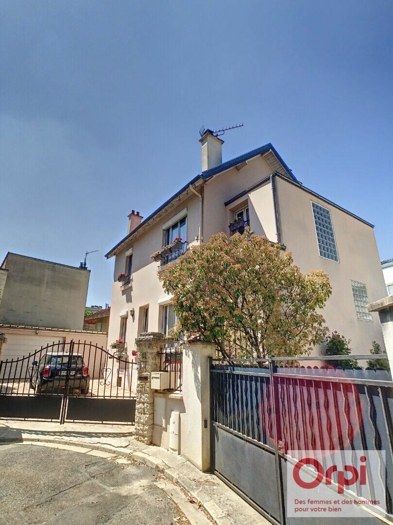 Maison à vendre 4 103.4m2 à Issy-les-Moulineaux vignette-1