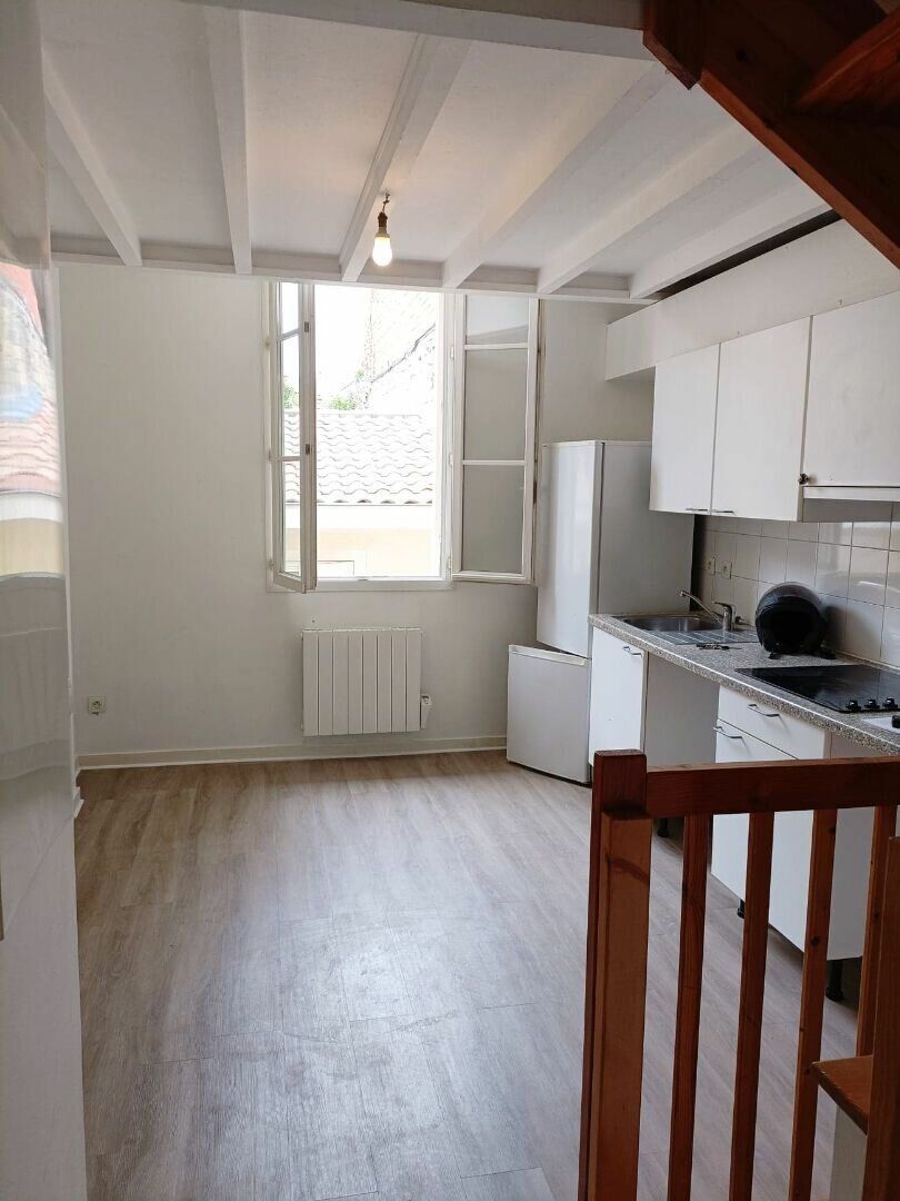 Appartement à vendre 4 m2 à Bordeaux vignette-2
