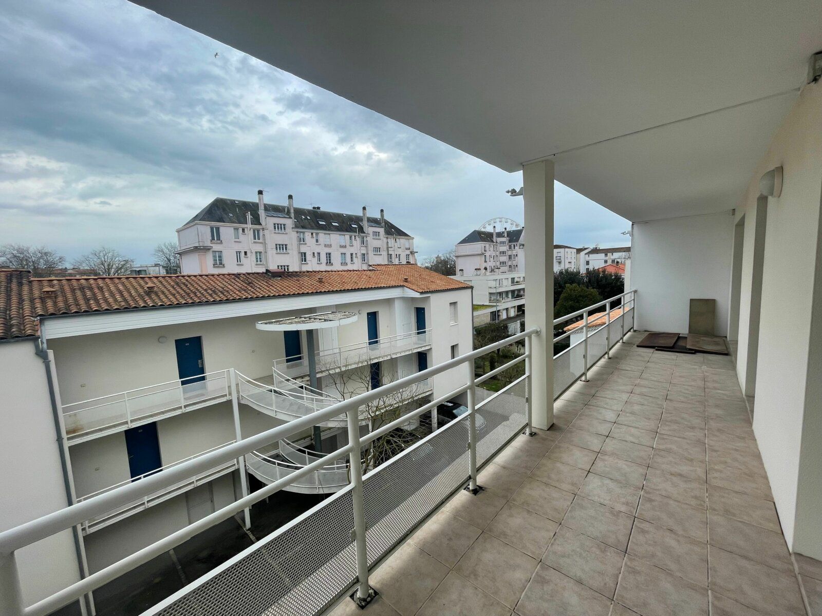 Appartement à vendre 4 117.76m2 à La Rochelle vignette-2