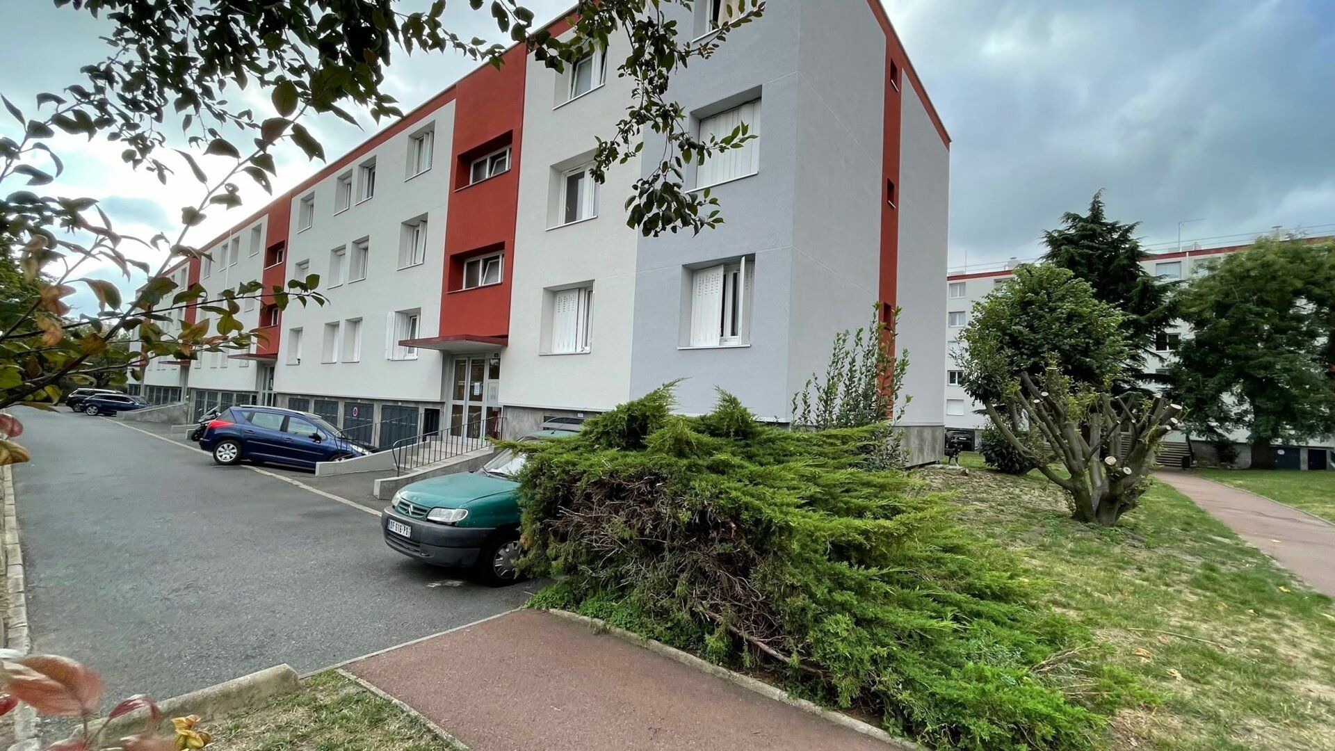 Appartement à vendre 4 m2 à Neuilly-sur-Marne vignette-1
