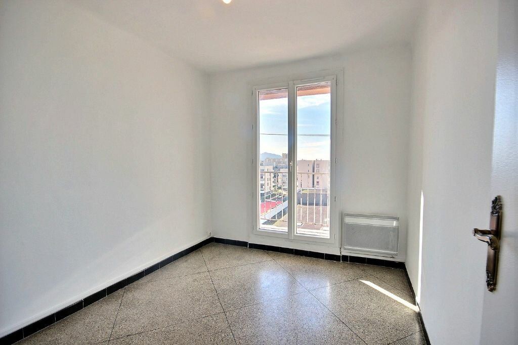 Appartement à vendre 4 62m2 à Marseille 10 vignette-5