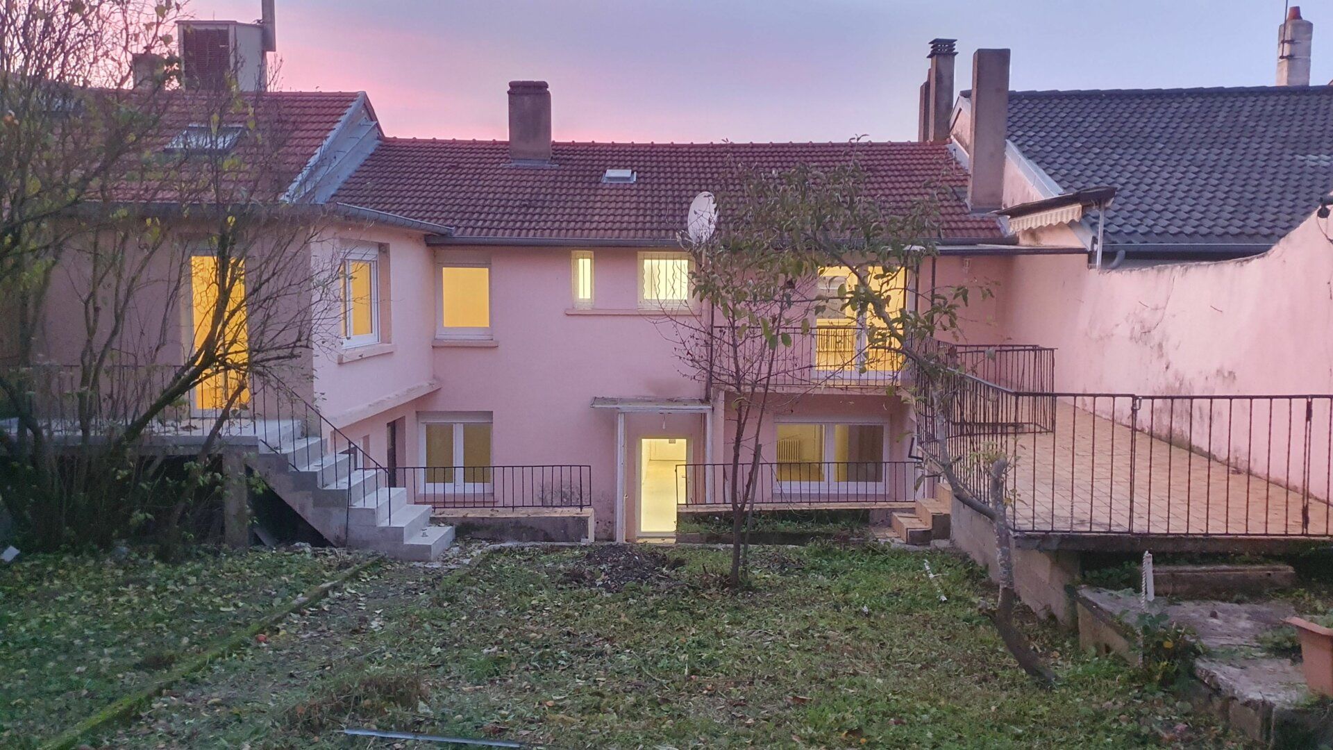 Maison à vendre 6 149.75m2 à Saint-Julien-lès-Metz vignette-1