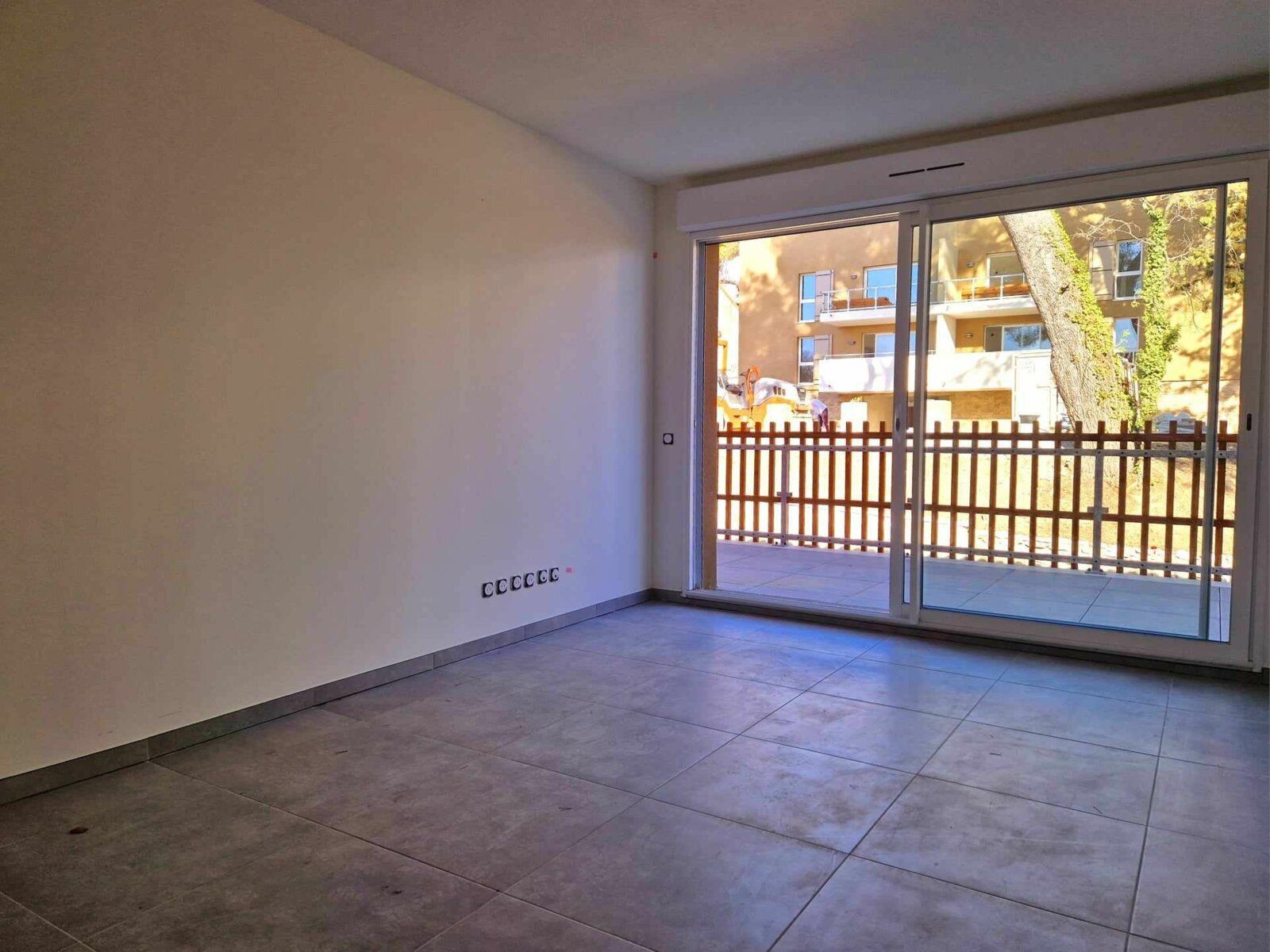 Appartement à vendre 4 76.2m2 à Villeneuve-lès-Avignon vignette-2