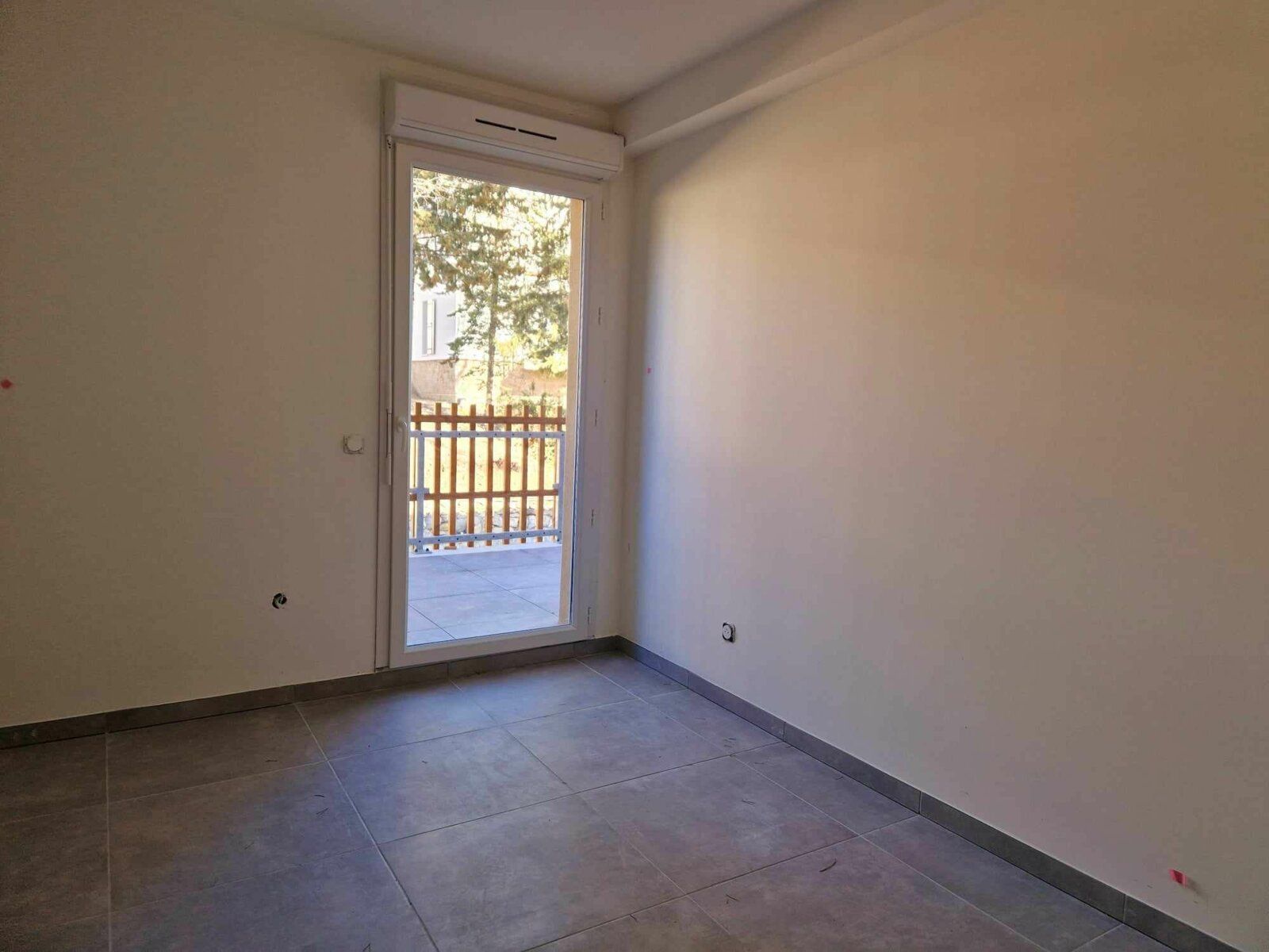 Appartement à vendre 4 76.2m2 à Villeneuve-lès-Avignon vignette-3