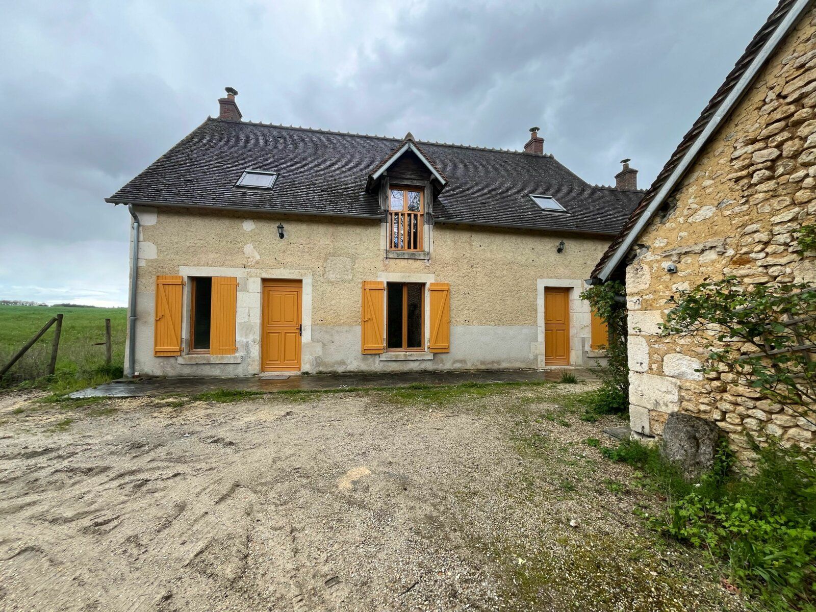 Maison à louer 5 167.72m2 à Moulins-sur-Yèvre vignette-2