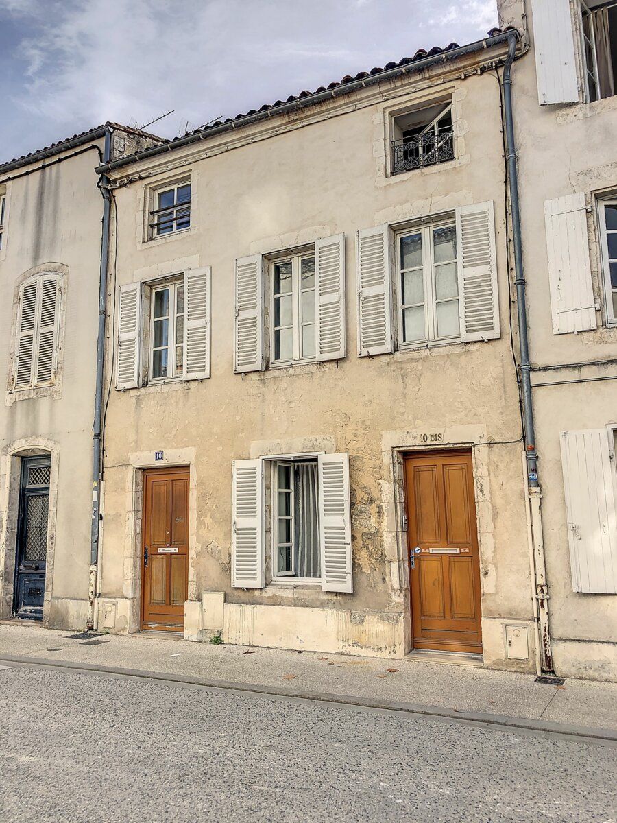 Immeuble à vendre 5 m2 à La Rochelle vignette-1