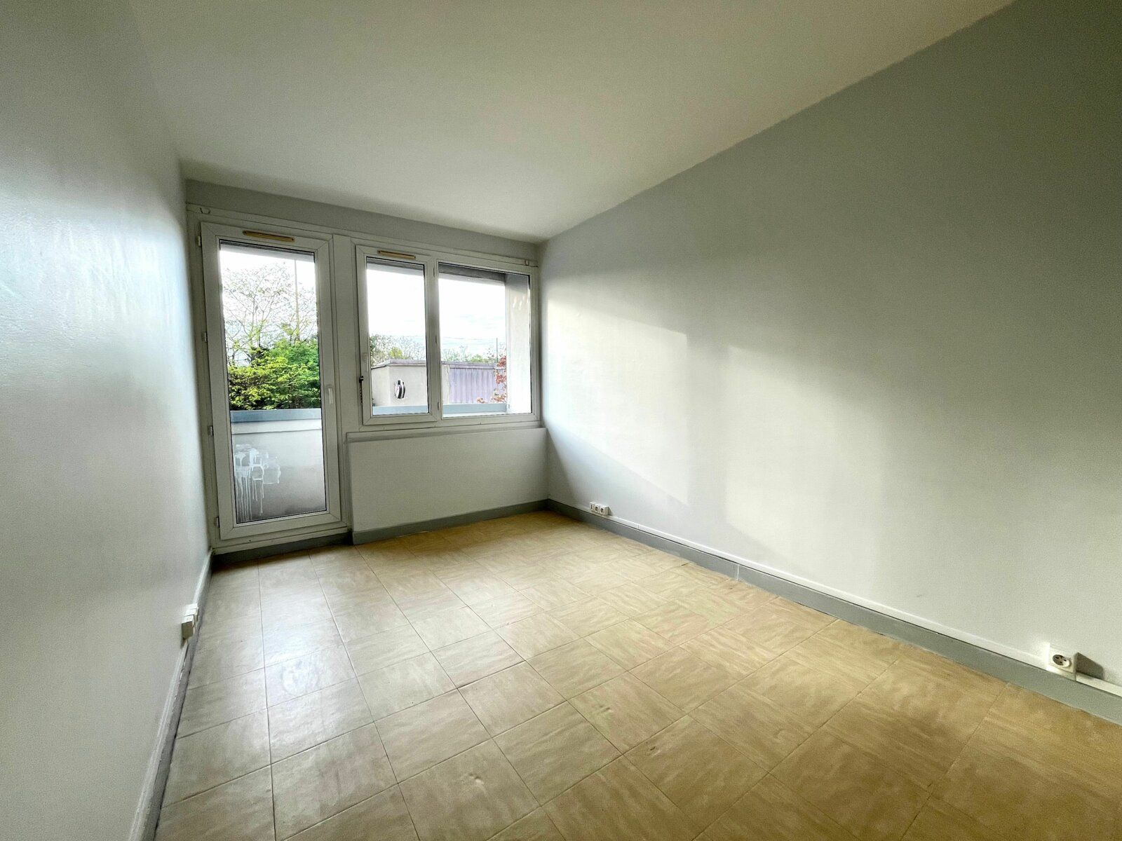 Appartement à vendre 4 70.3m2 à Gagny vignette-9