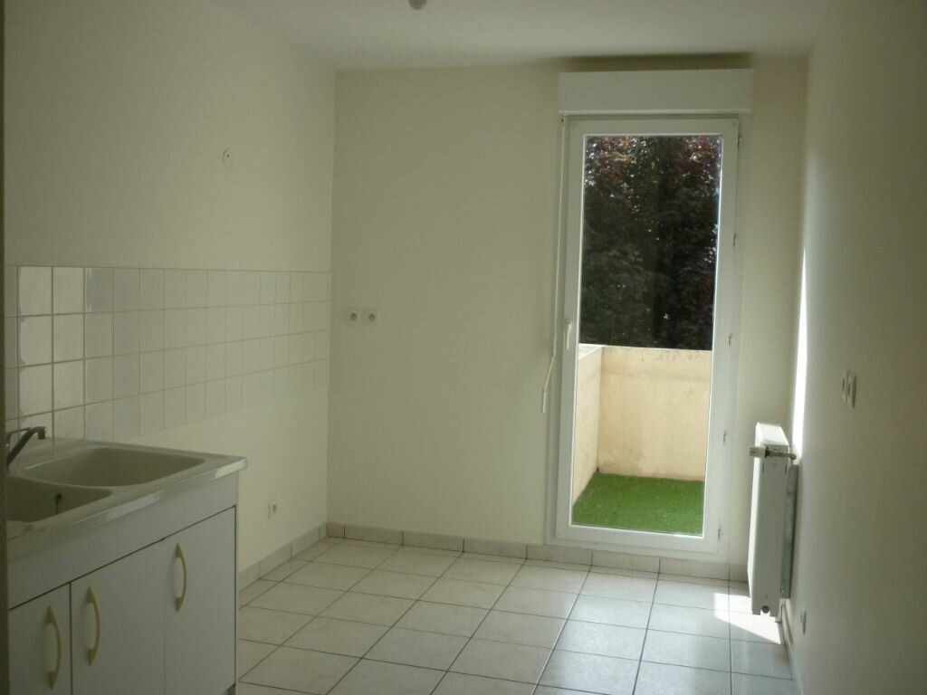 Appartement à louer 4 96.29m2 à Dijon vignette-2