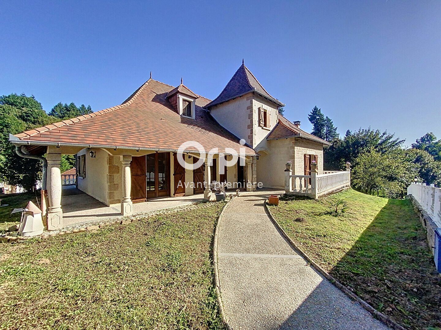 Maison à vendre 5 230m2 à Saint-Ybard vignette-1