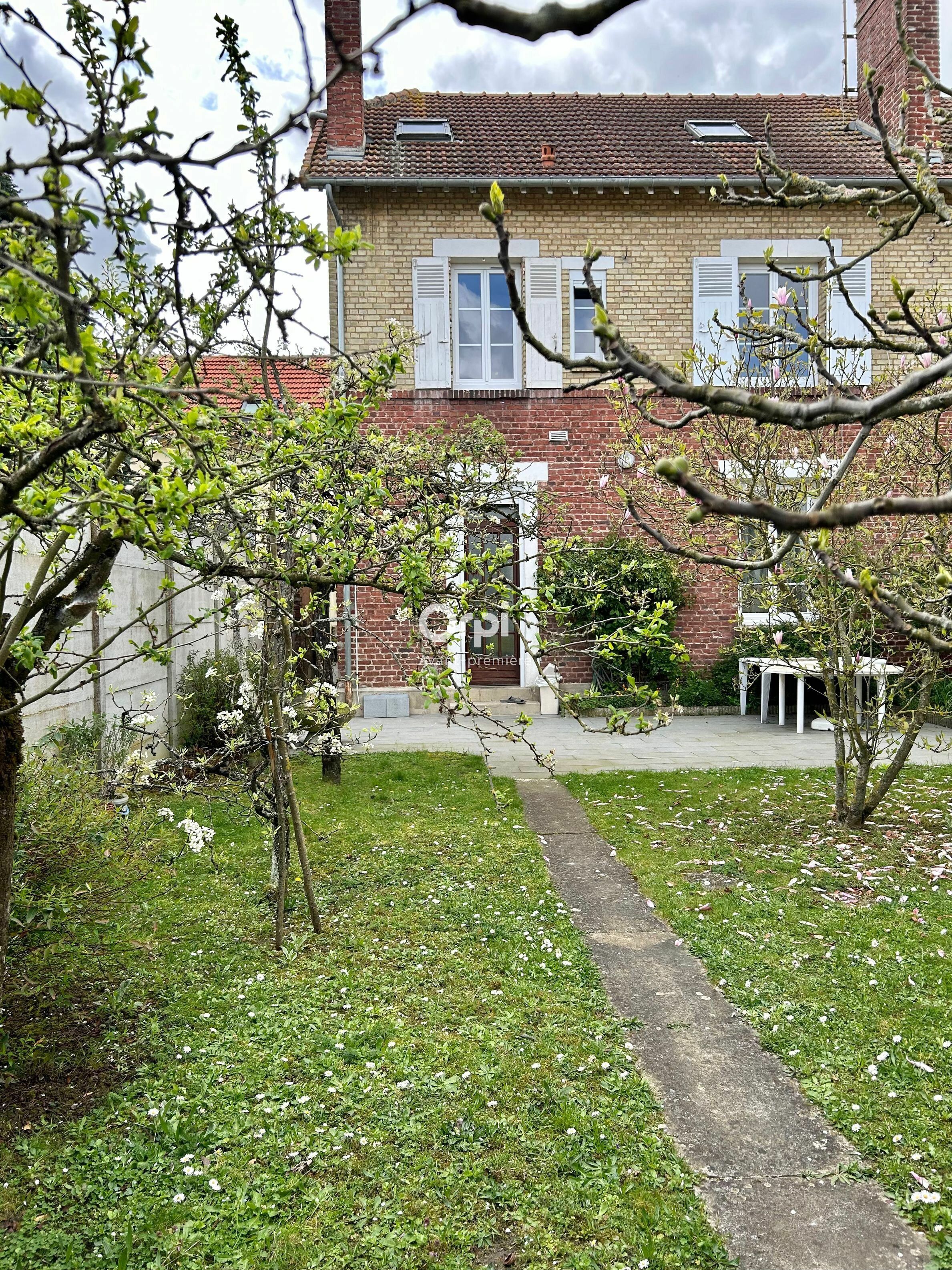 Maison à vendre 7 125.5m2 à Compiègne vignette-1