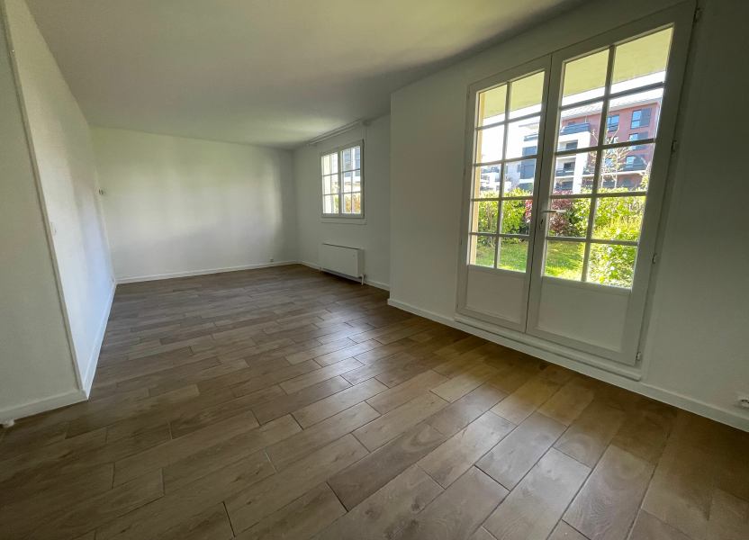 Appartement a louer  - 5 pièce(s) - 150.06 m2 - Surfyn