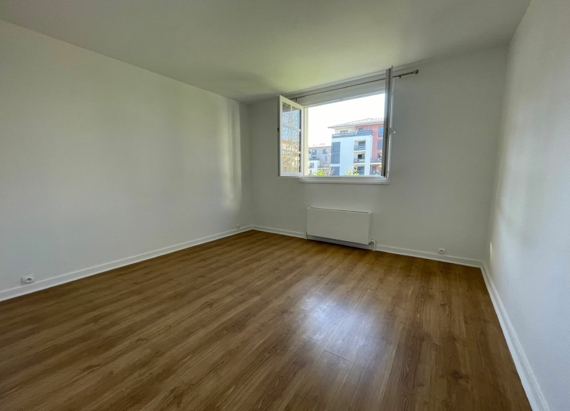 Appartement a louer  - 5 pièce(s) - 150.06 m2 - Surfyn